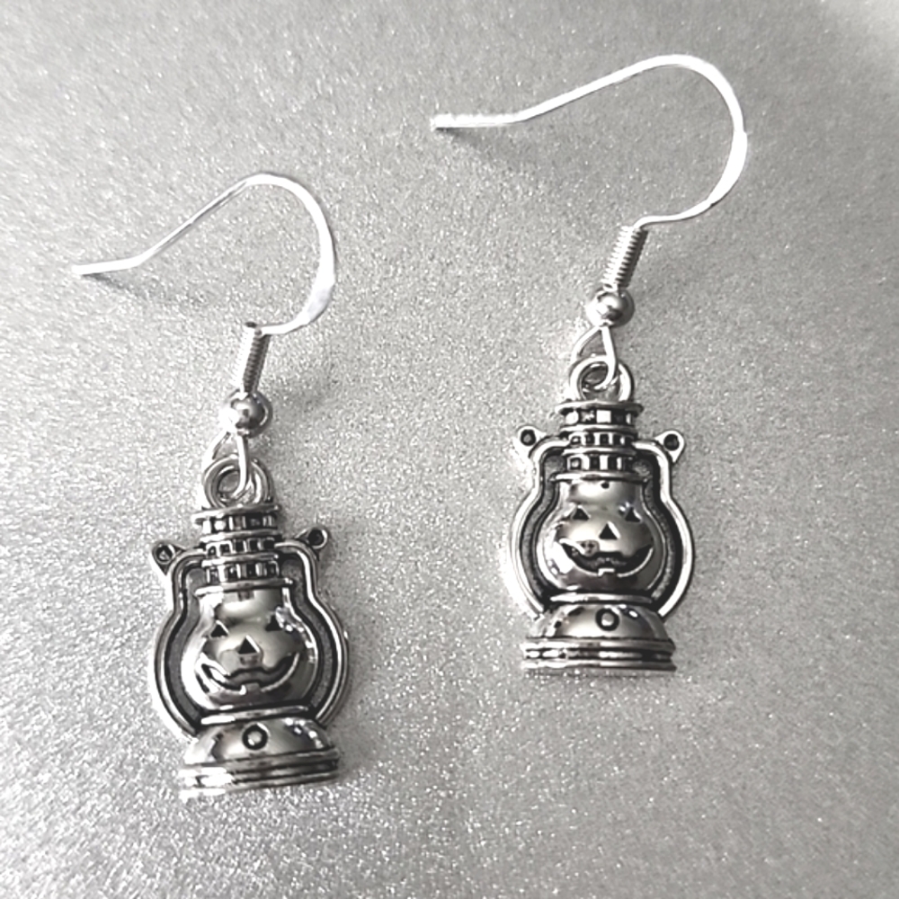 JACK O LANTERN-LANTERN  EARRINGS  WHAT A PLAY ON WORDS 925S STERLING POSTS